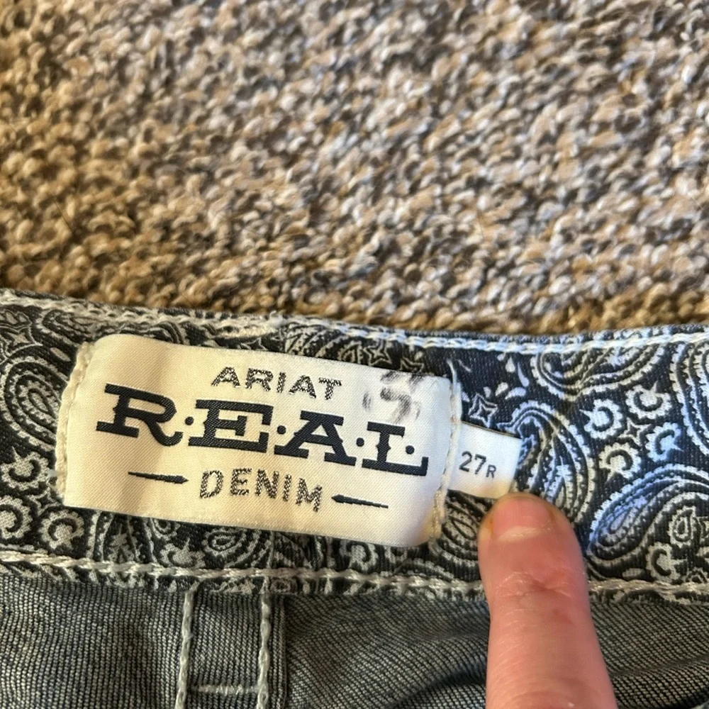 Woman’s Ariat Jeans - Picture 3 of 5